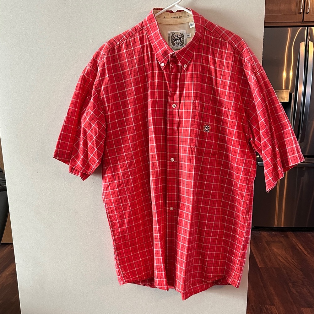 Cinch short sleeve button down logo shirt, no issues and lots of wear left